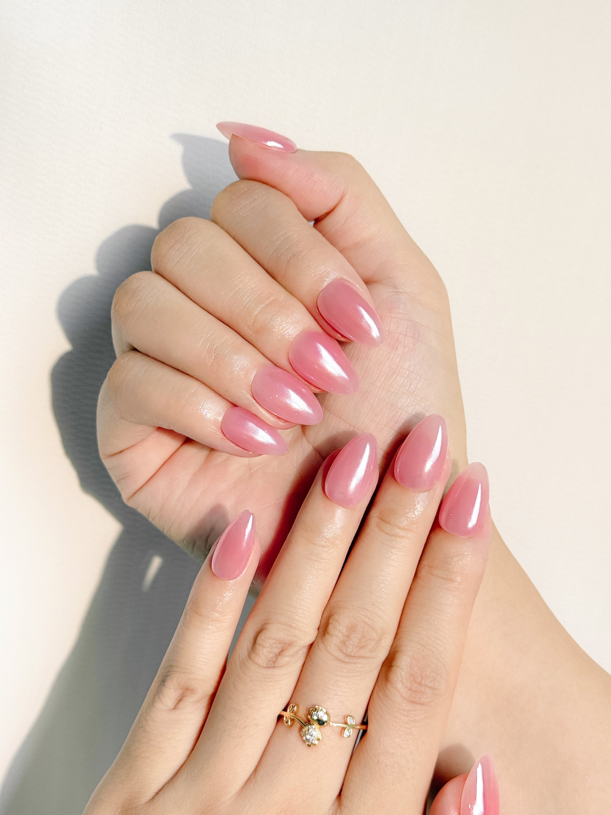 Glänzende Blush Glow Nägel | Stilvolle Nägel