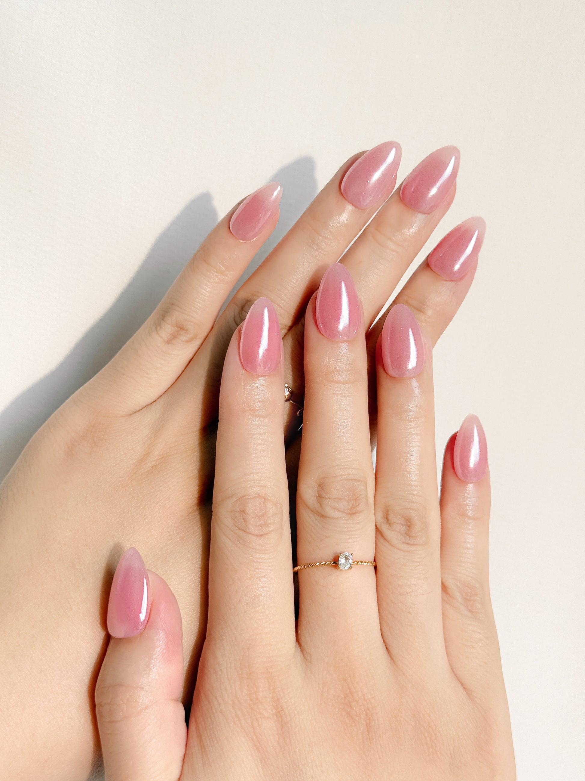 Glänzende Blush Glow Nägel | Stilvolle Nägel