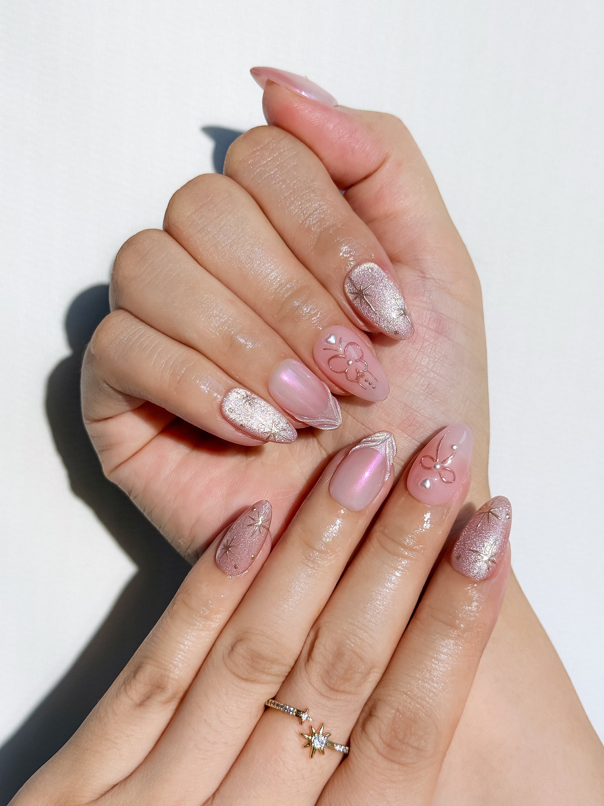 Stardust Charm Press-On Nägel – Rosa Schimmer Look