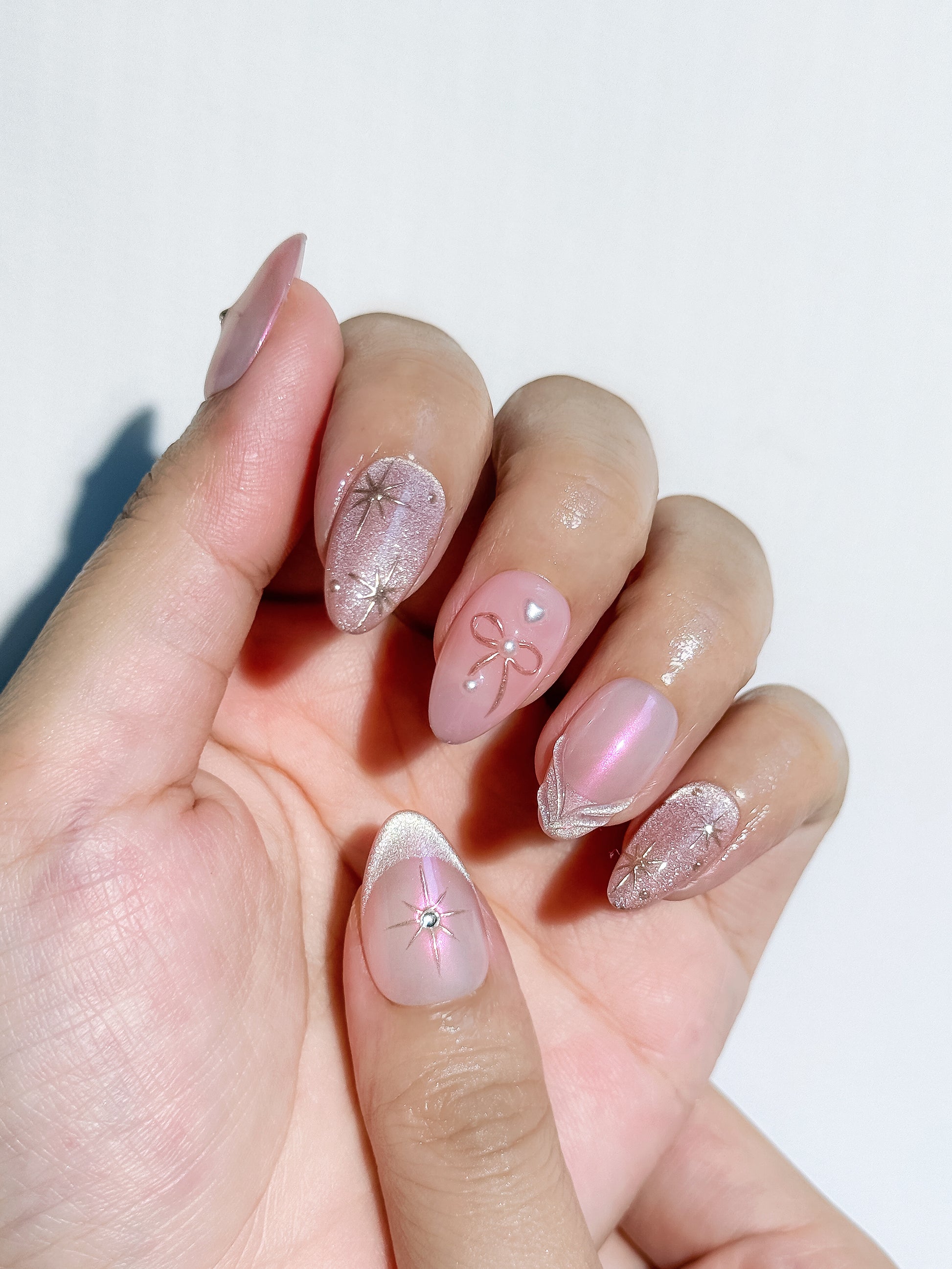 Stardust Charm Press-On Nägel – Rosa Schimmer Look