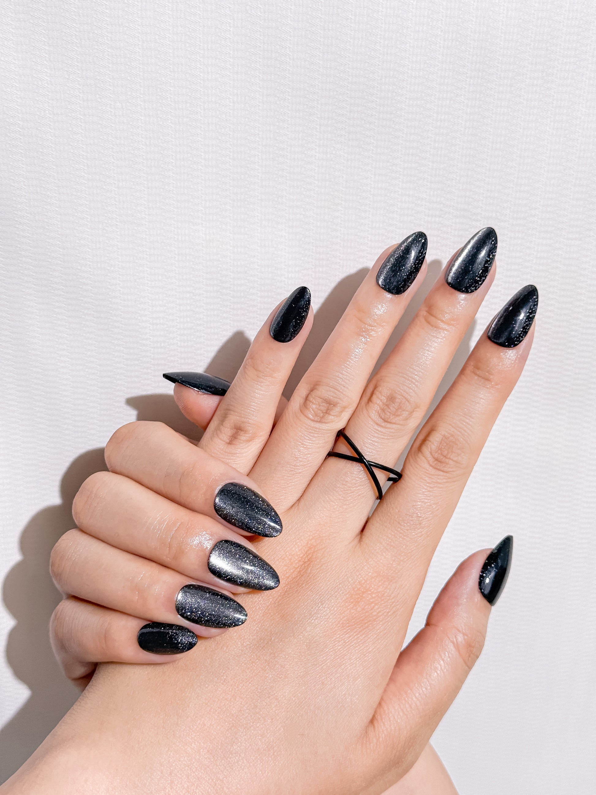 Galaxy Noir Press-On Nägel – Magnetischer Cat Eye Look