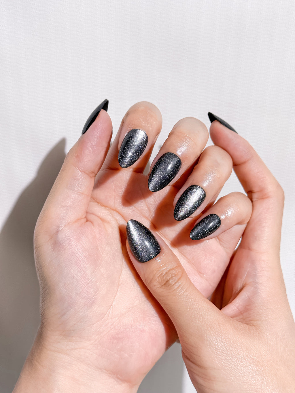 Galaxy Noir Press-On Nägel – Magnetischer Cat Eye Look