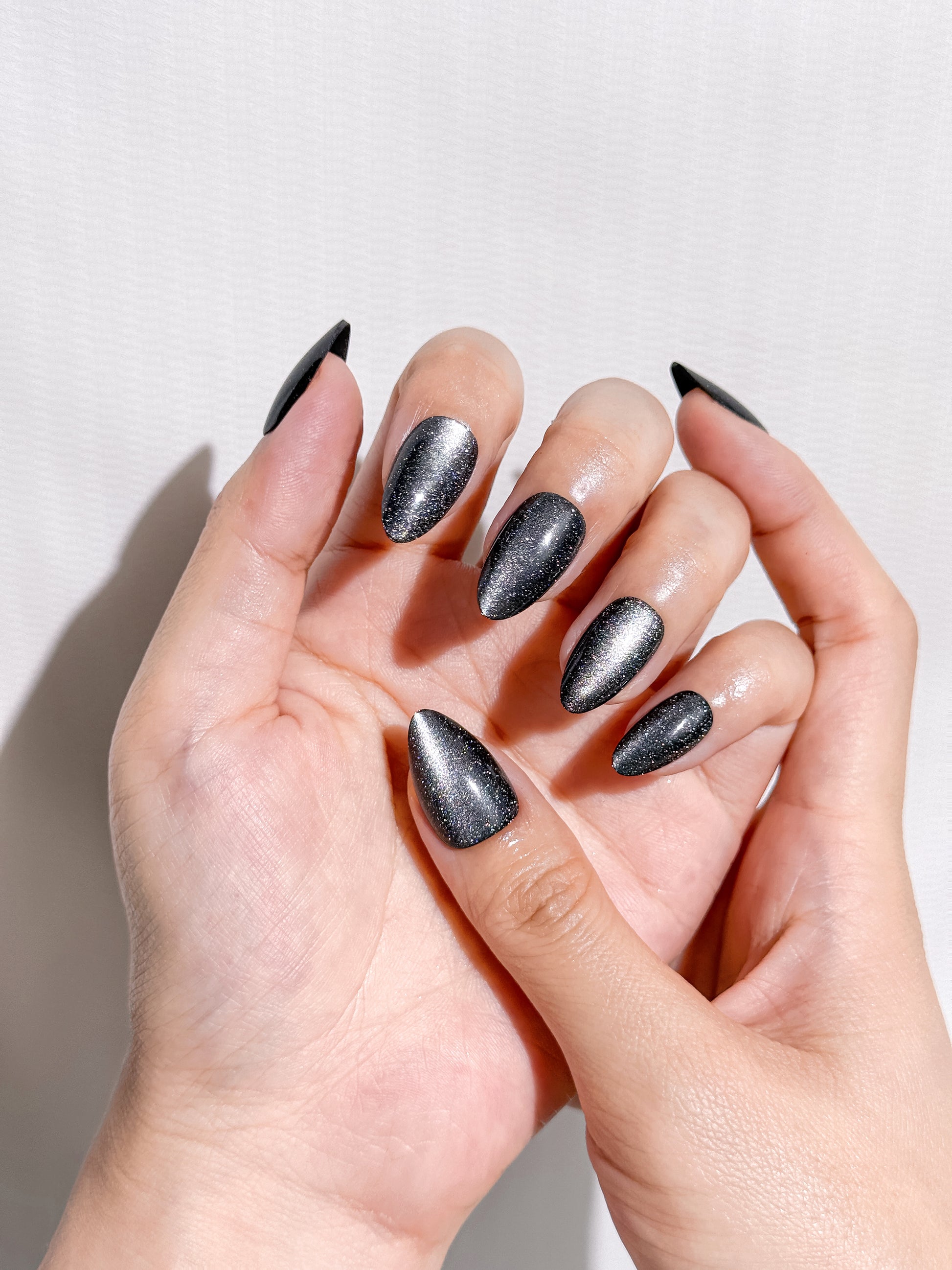 Galaxy Noir Press-On Nägel – Magnetischer Cat Eye Look