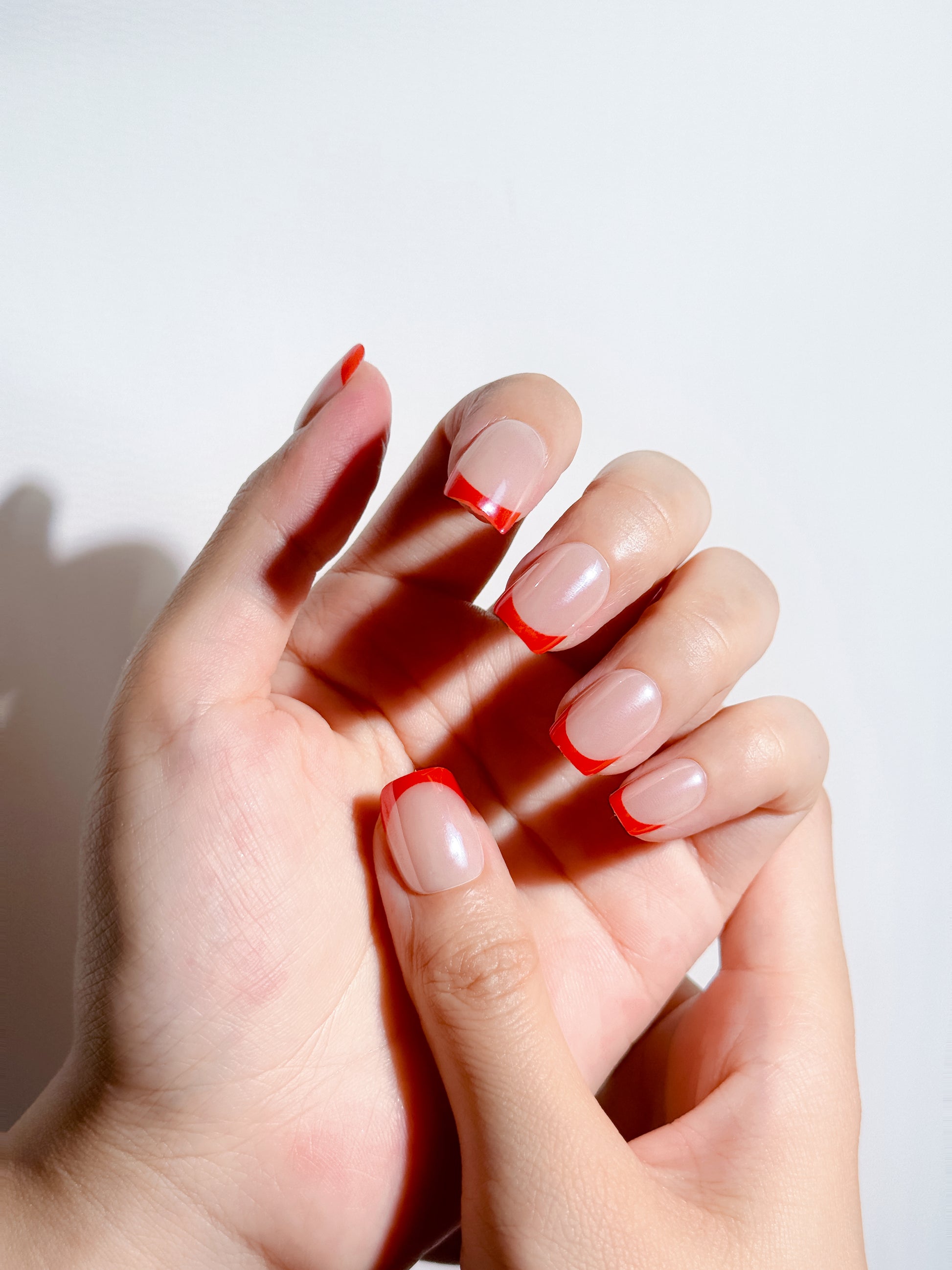 Rouge Line Press-On Nägel – Rote French Tip Eleganz