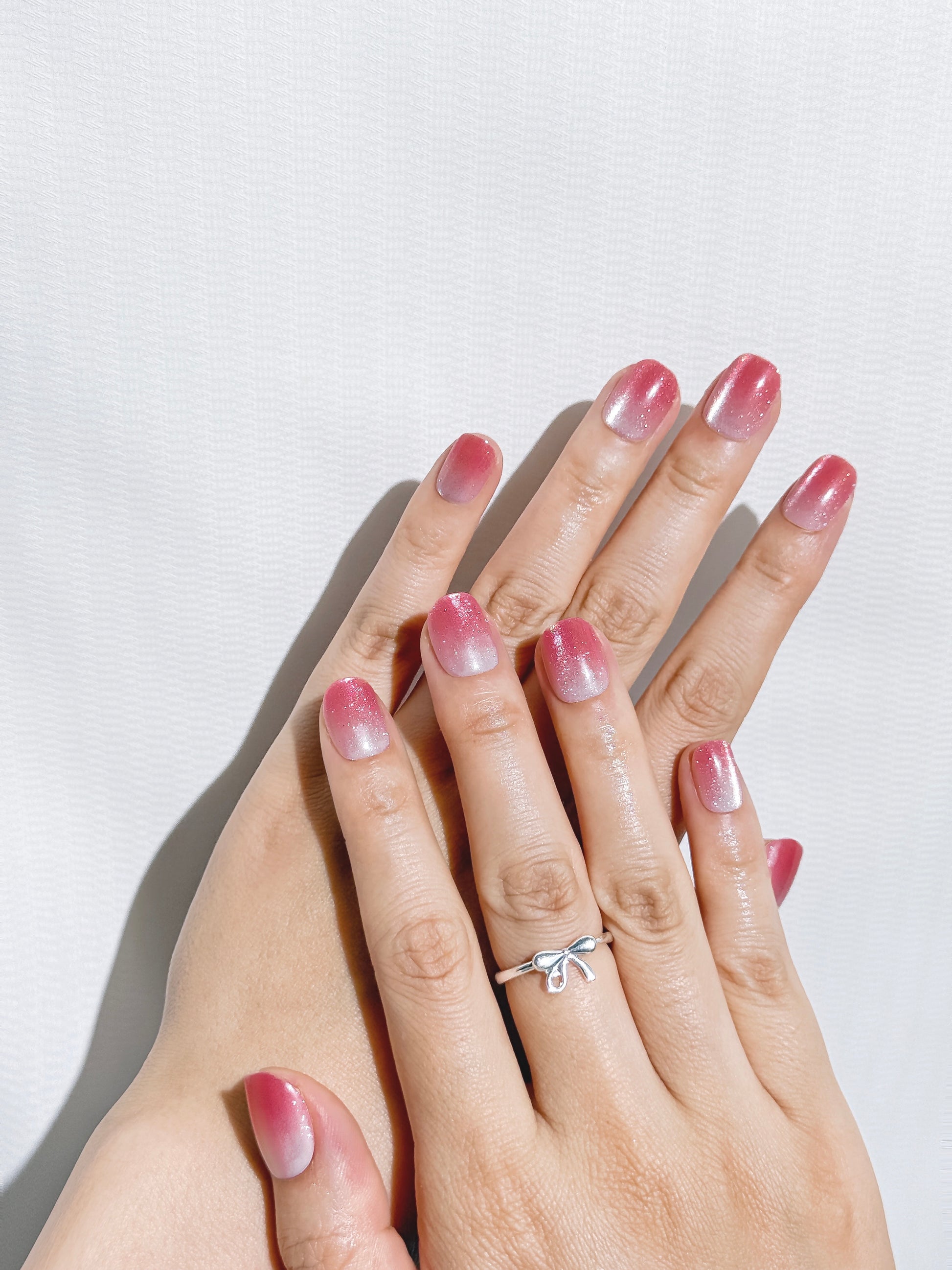 Sugar Plum Fade Nägel – Kurze Ombré Glitter Tips