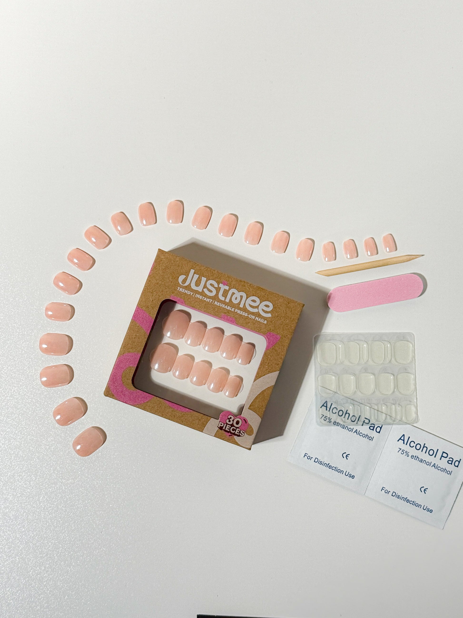 Blushbare Press-On Nägel – Glänzendes Nude Design