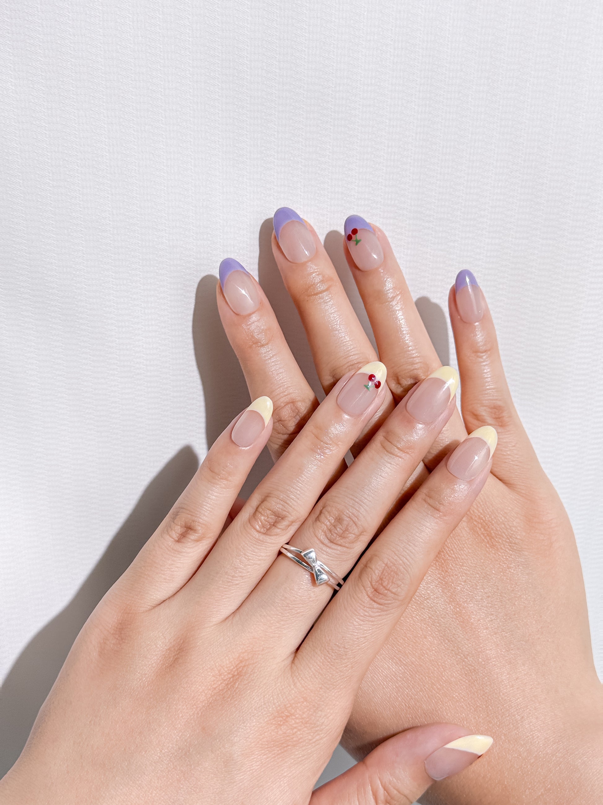 Cherry Pop Press-On Nägel – Handmade French Tip Duo