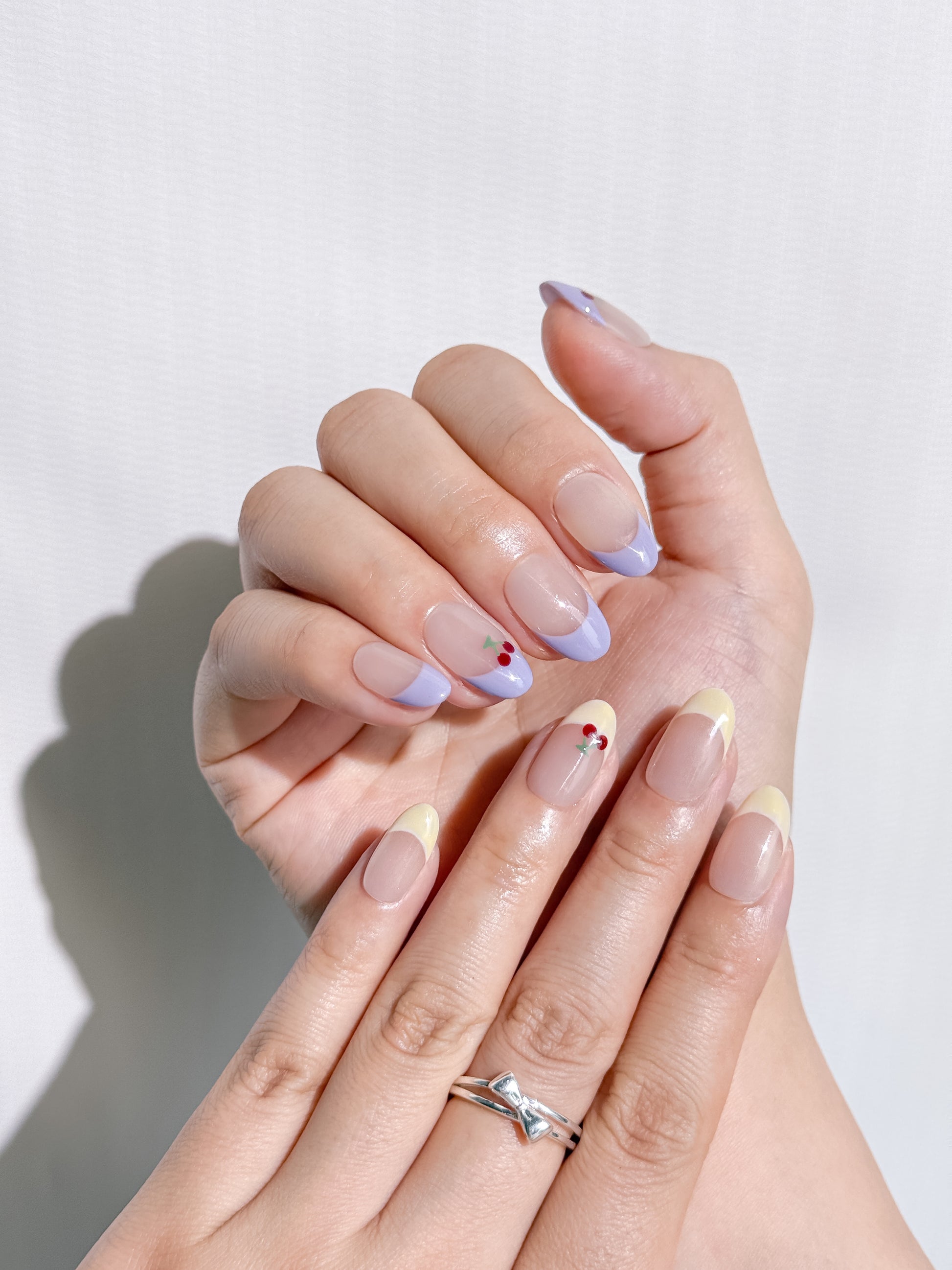 Cherry Pop Press-On Nägel – Handmade French Tip Duo