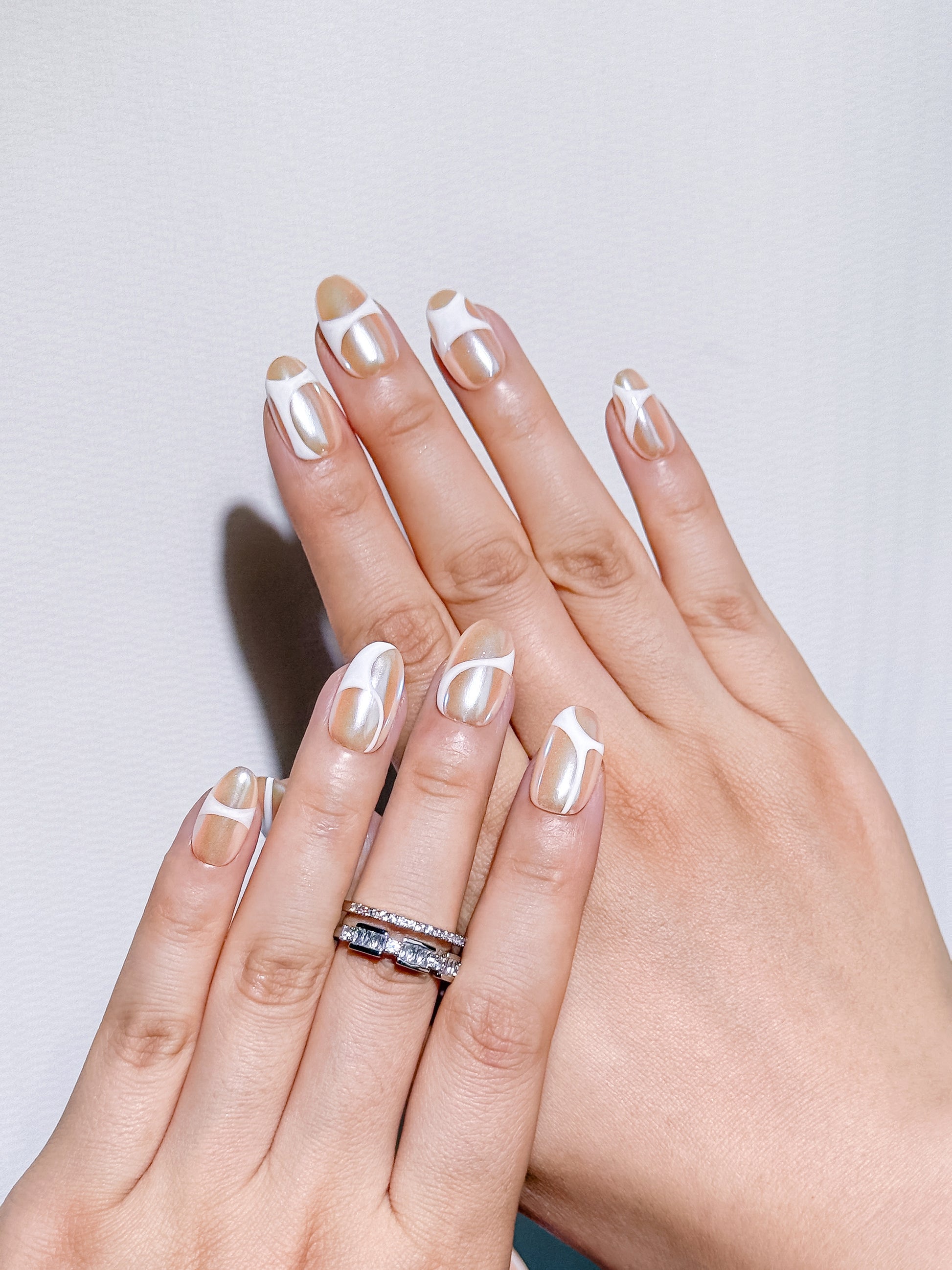 Golden Flow Press-On Nägel – Glänzender Swirl Look