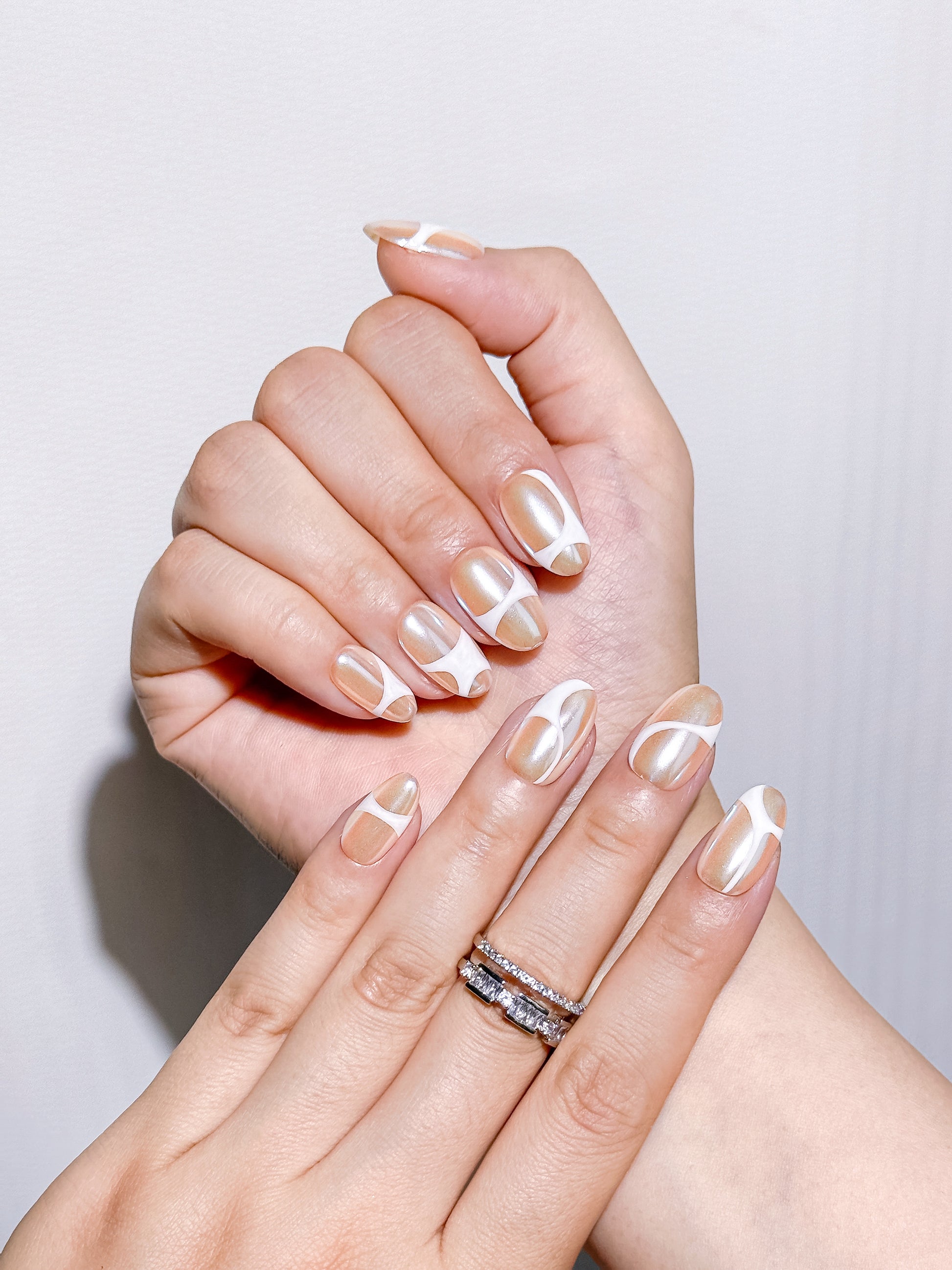 Golden Flow Press-On Nägel – Glänzender Swirl Look