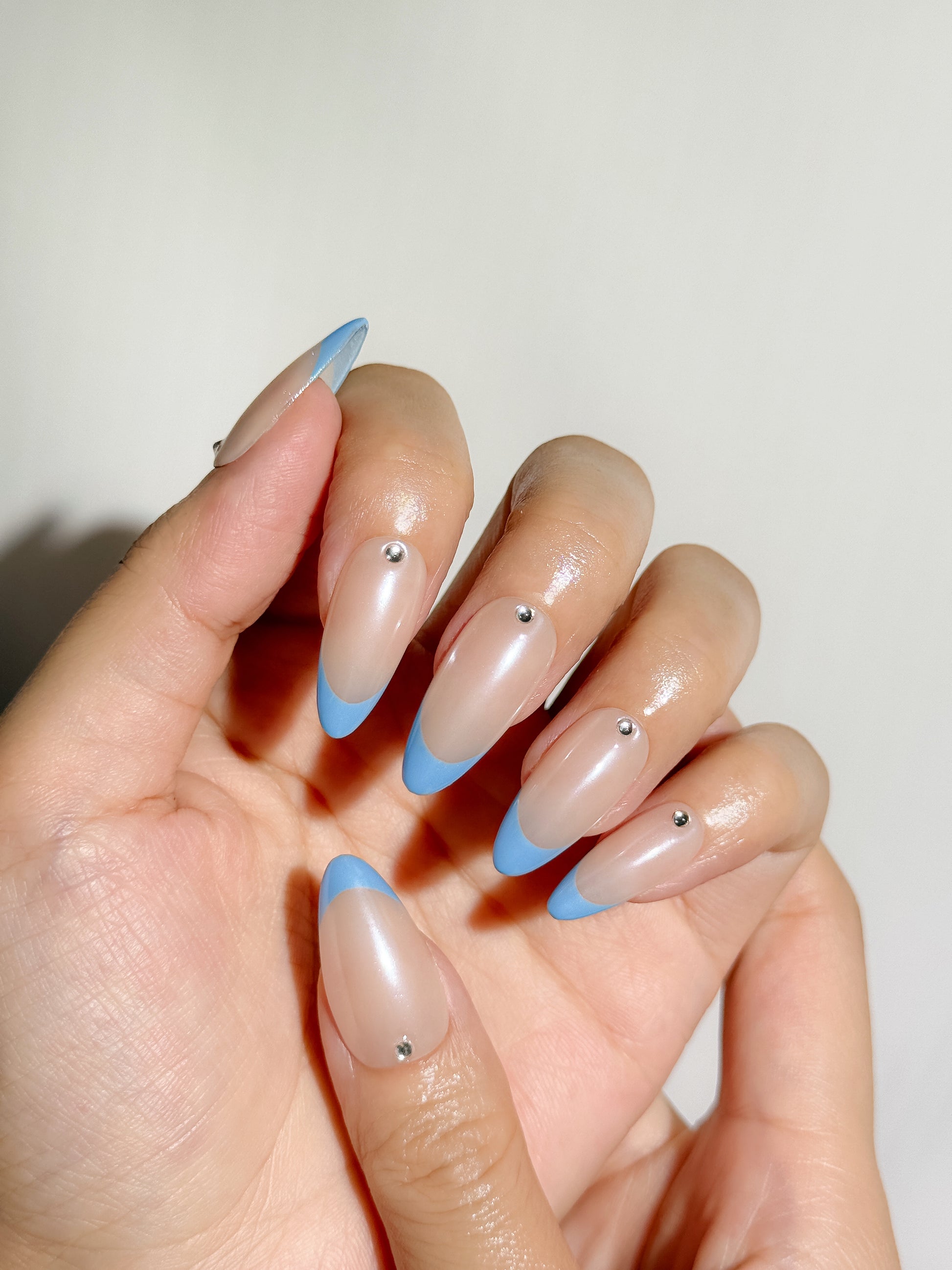 Blue Crush Press-On Nägel – French Tip Sommer-Look