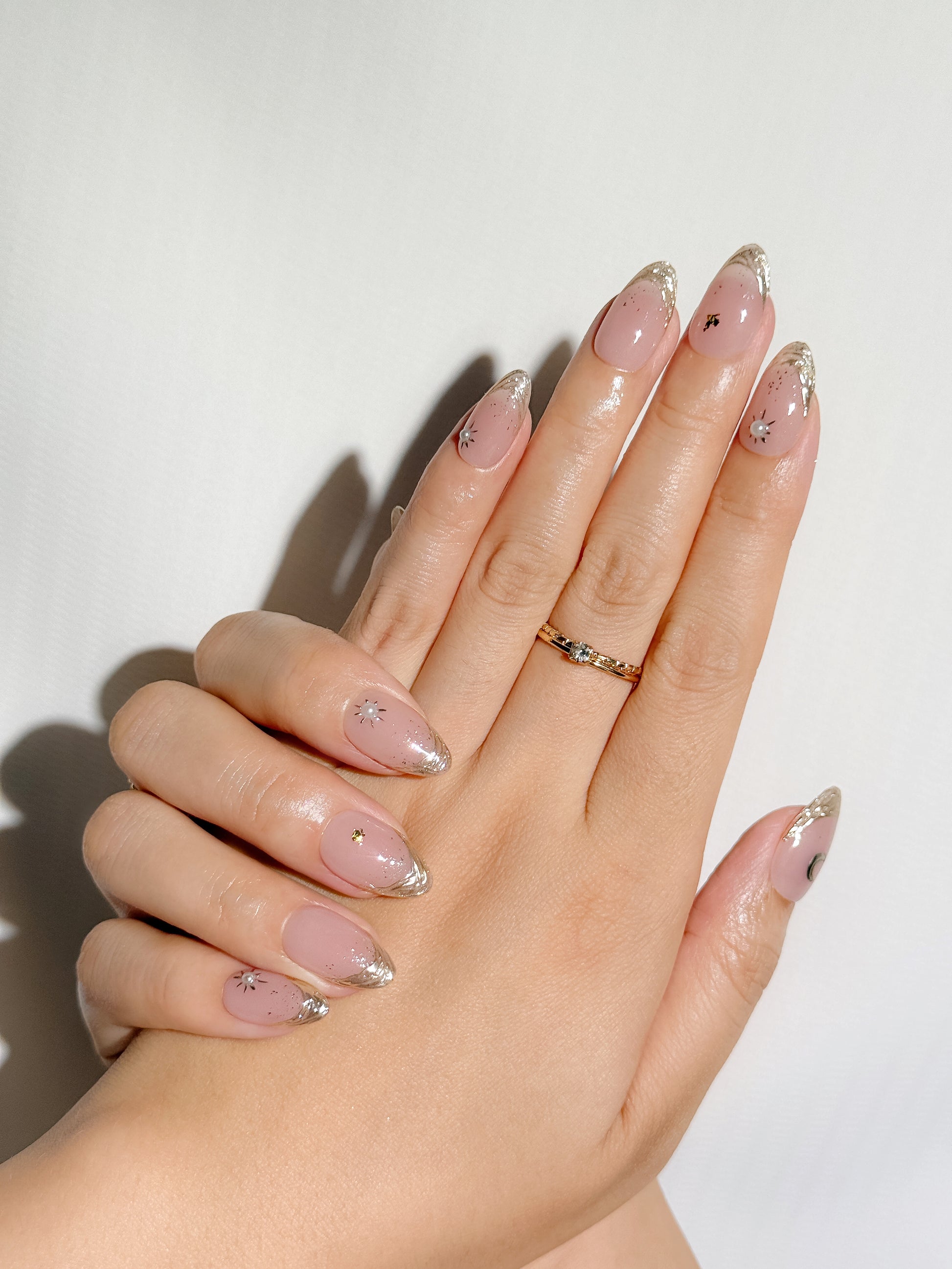 Stardust Whisper Press-On Nägel – Gold Celestial Look