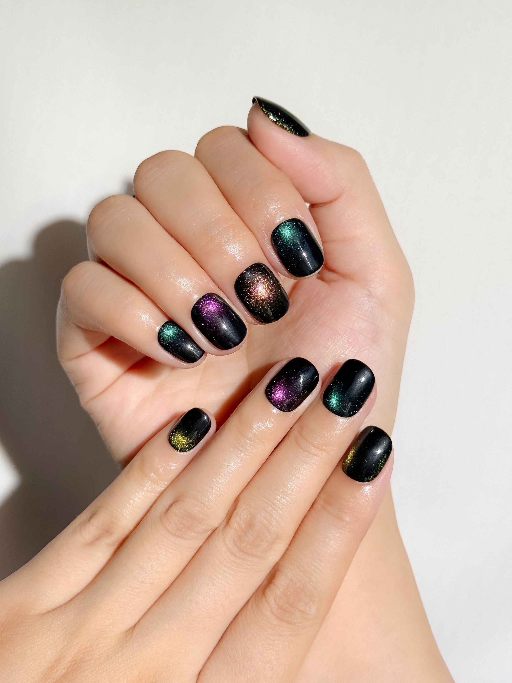 Galaxy Beam Press-On Nägel – Cosmic Cat Eye Glanz