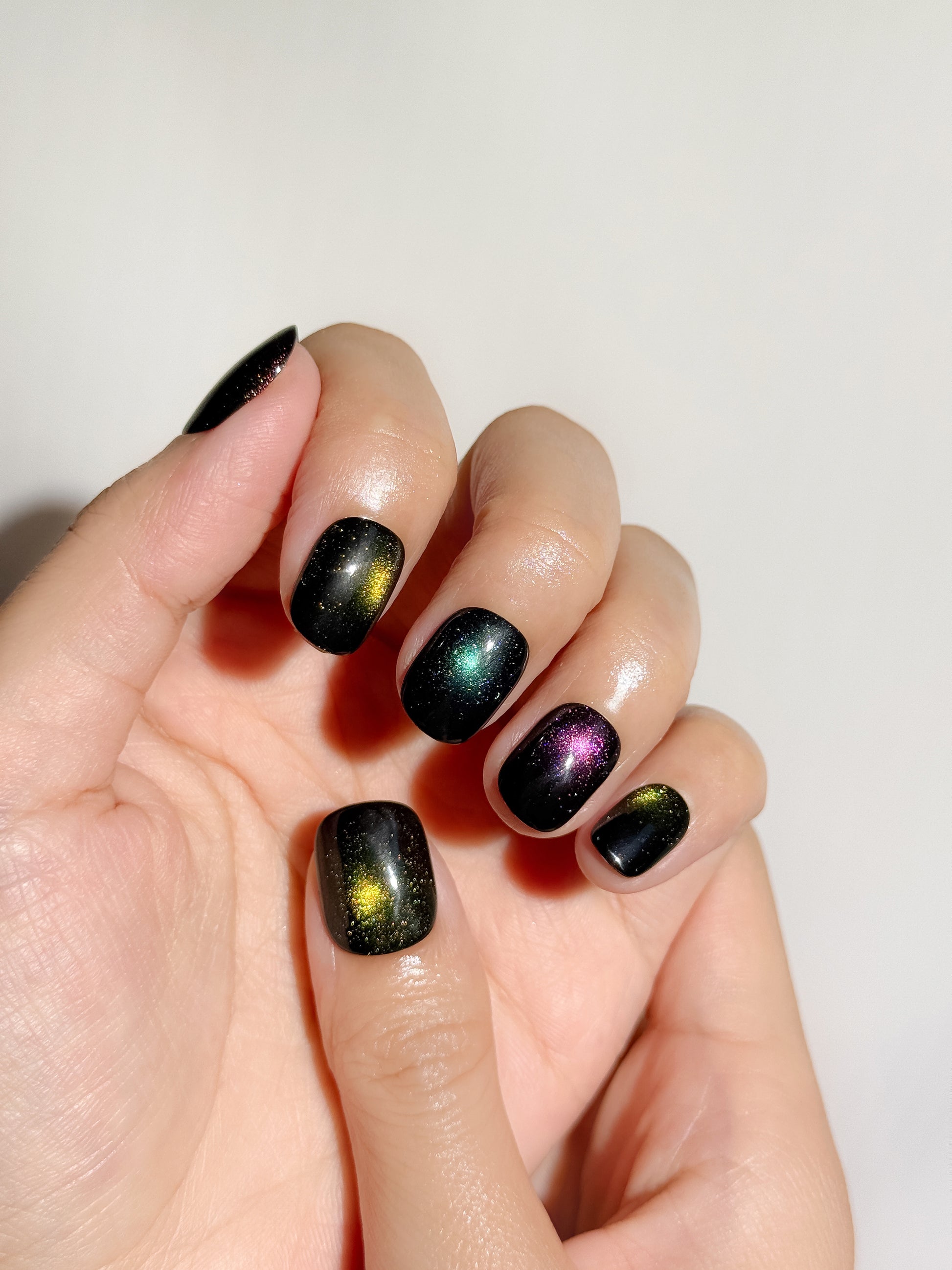 Galaxy Beam Press-On Nägel – Cosmic Cat Eye Glanz