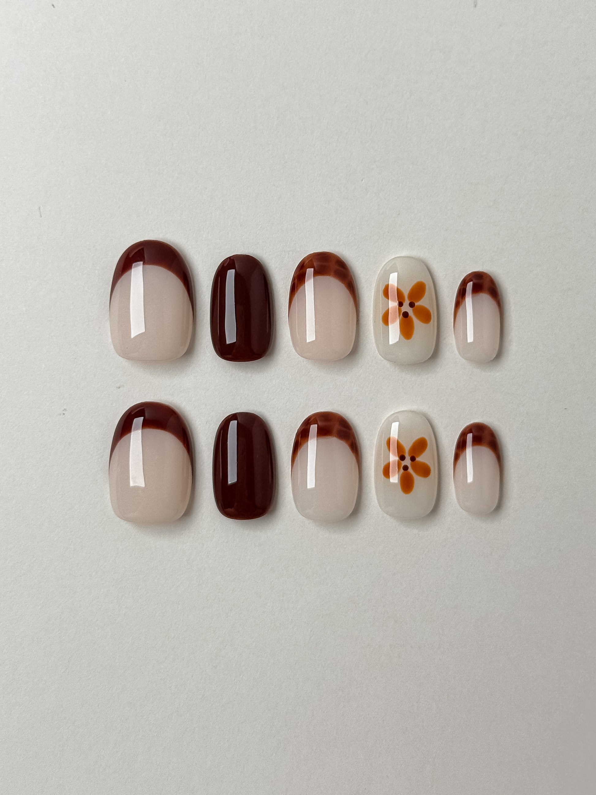 10-piece short round oval press-on nail set featuring tortoise shell tips and amber floral art