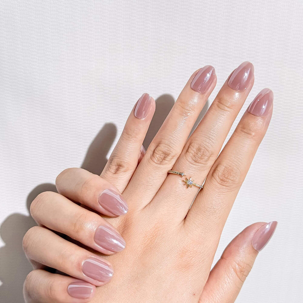 Elegant mauve pink press-on nails in short almond shape, aesthetic artificial nail design for a clean look.