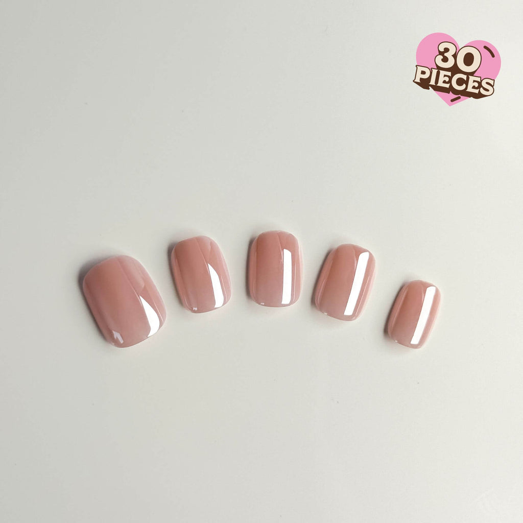 Detailansicht der Blushbare glänzenden Nude-Kunstnägel mit sanftem Pink-Beige Farbverlauf und Hochglanz-Finish.