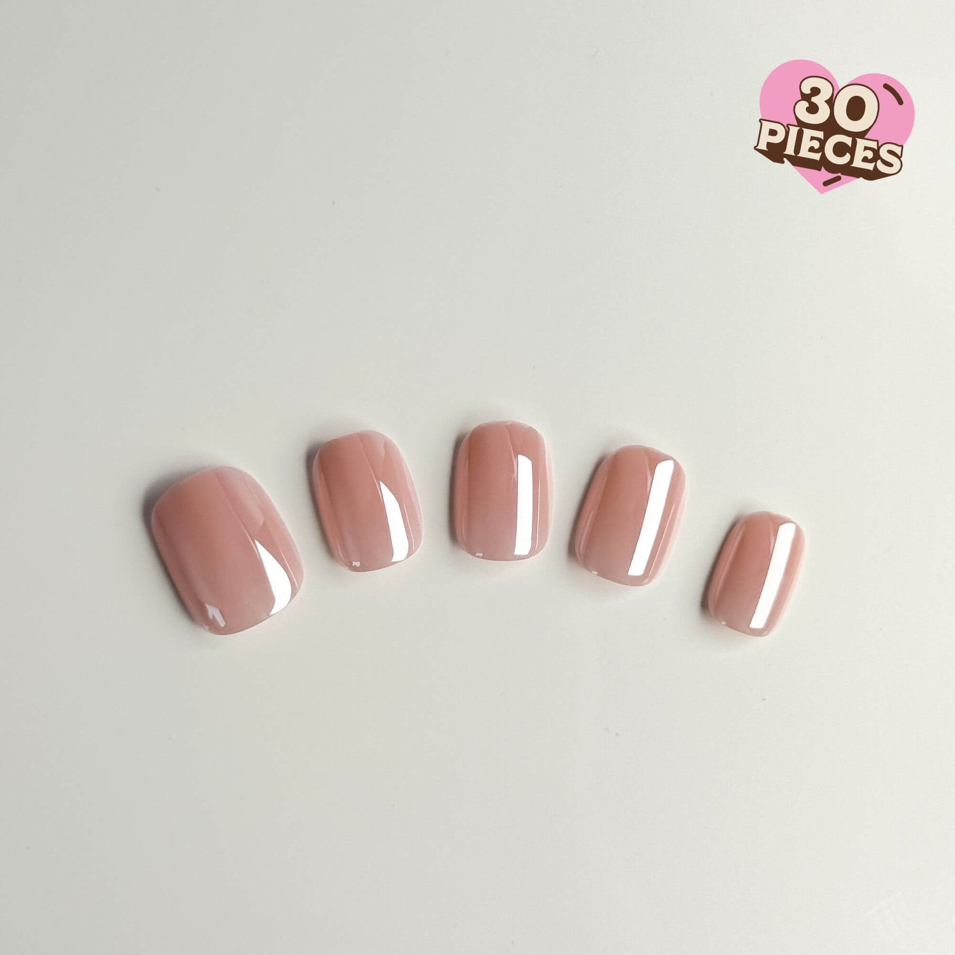 Detailansicht der Blushbare glänzenden Nude-Kunstnägel mit sanftem Pink-Beige Farbverlauf und Hochglanz-Finish.