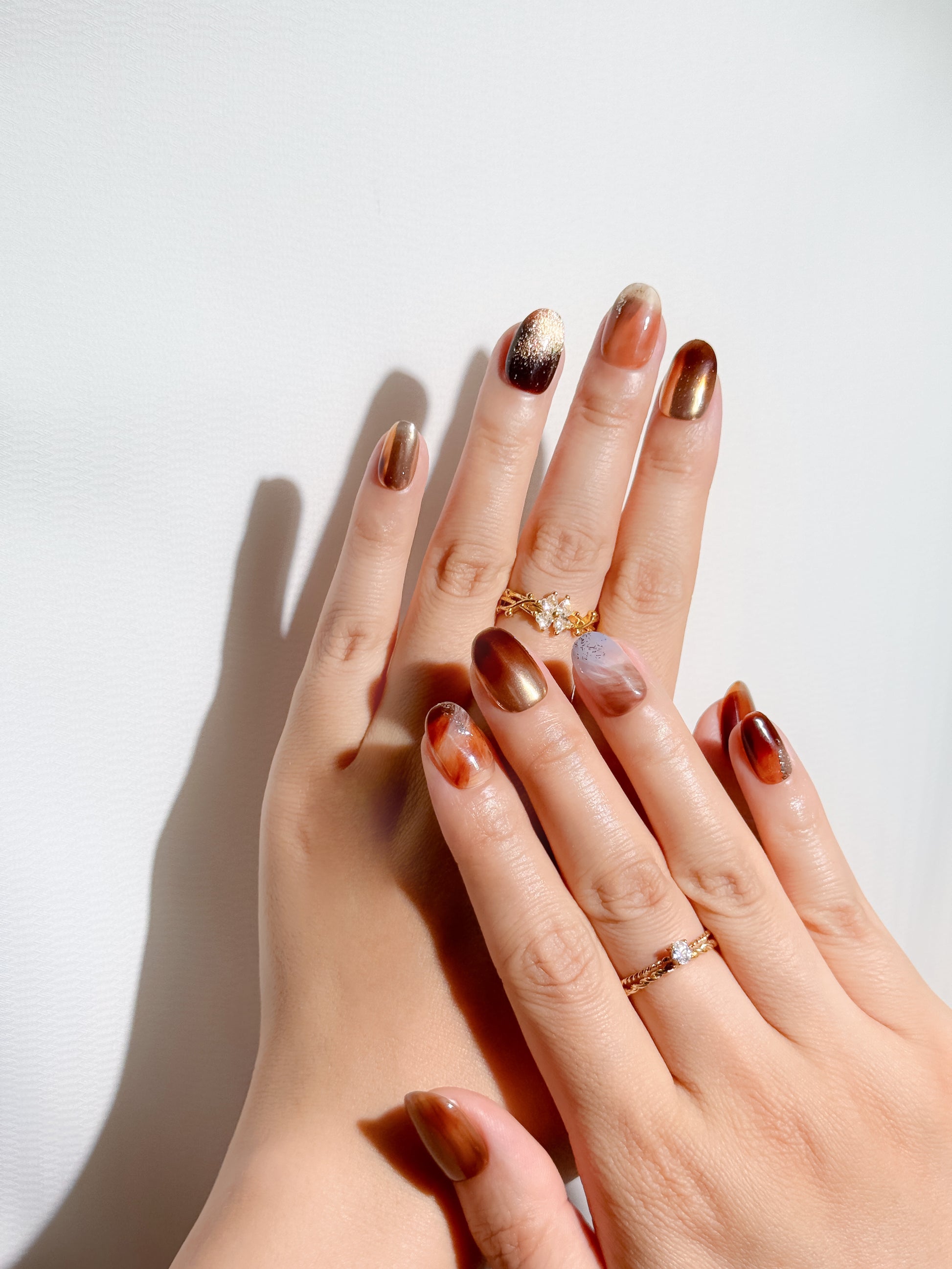 Brown Gradient Glossy Nails That Melt Into Magic