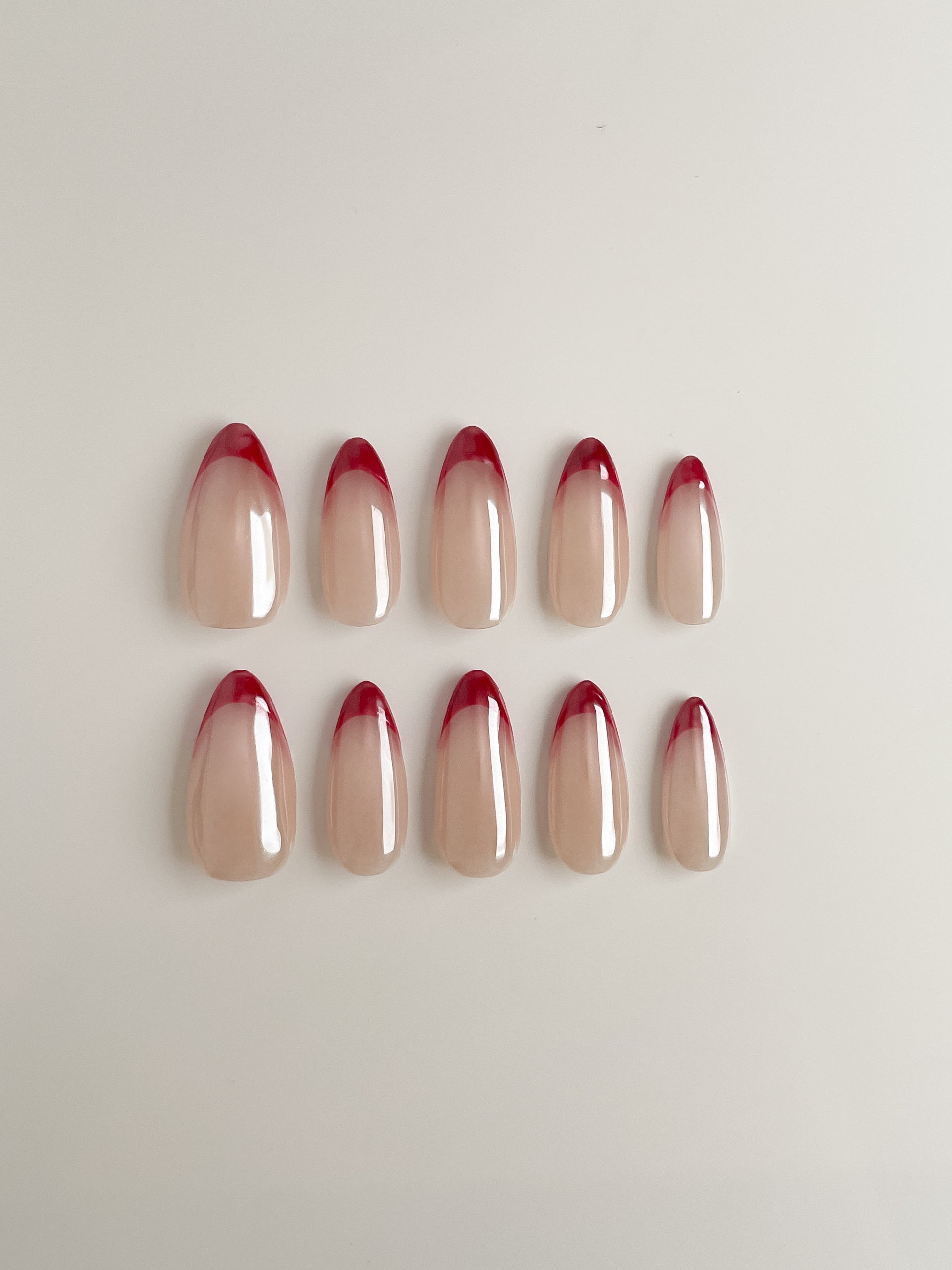 Cherry Gloss Press-On Nägel – Klassisch Rot French