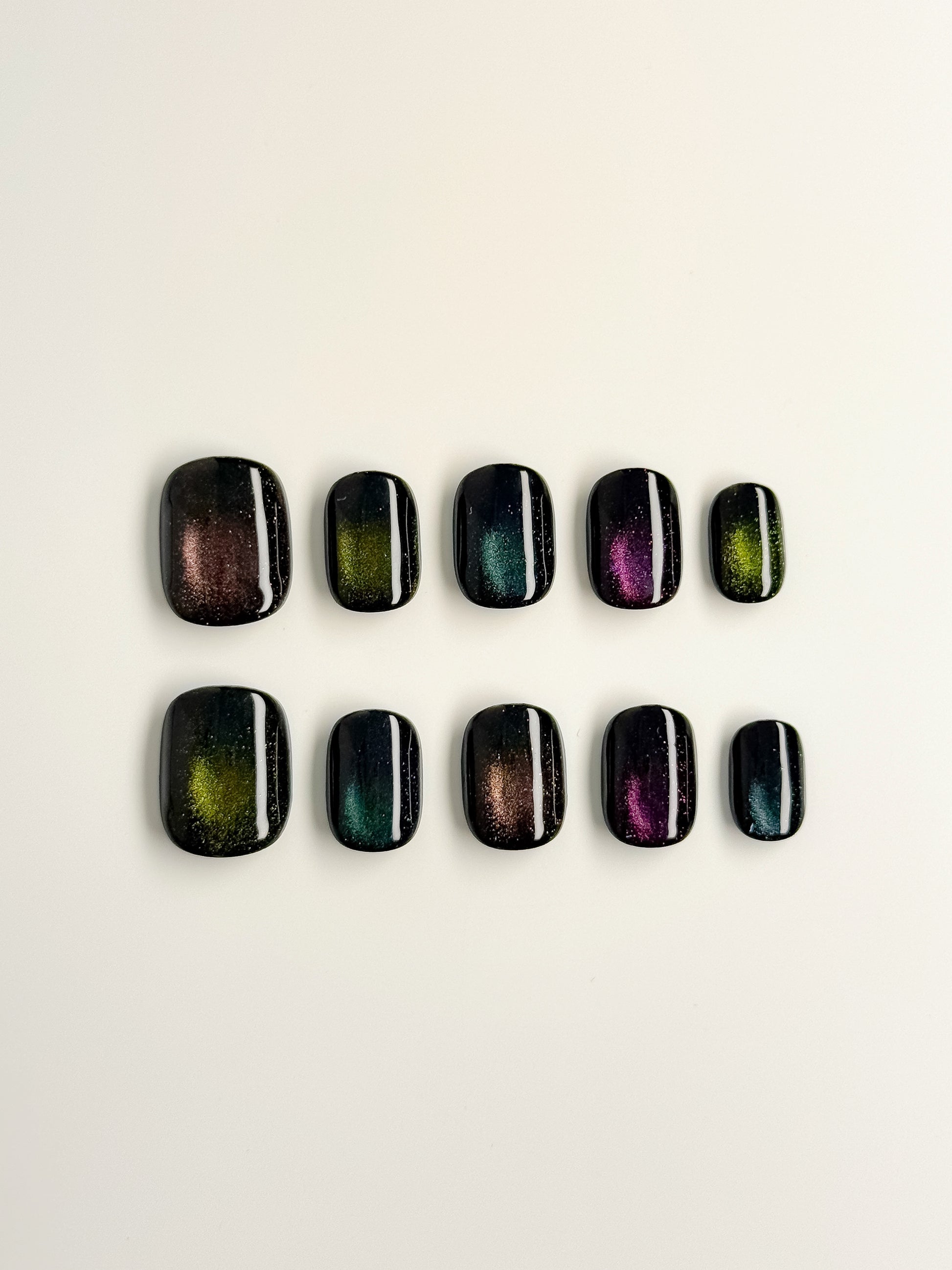 Galaxy Beam Press-On Nägel – Cosmic Cat Eye Glanz