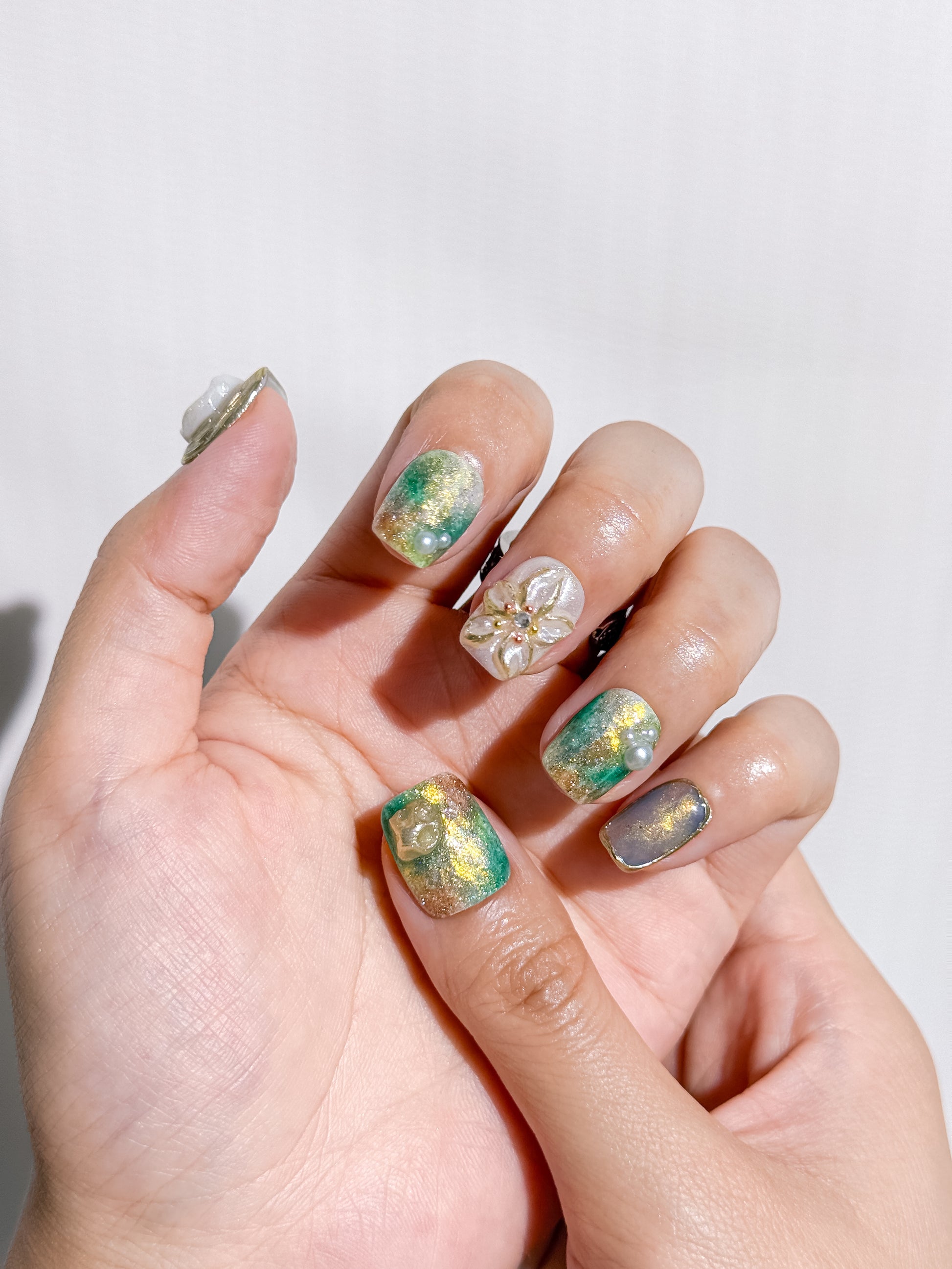 Golden Glaze Press-On Nägel – Glänzender Swirl Look