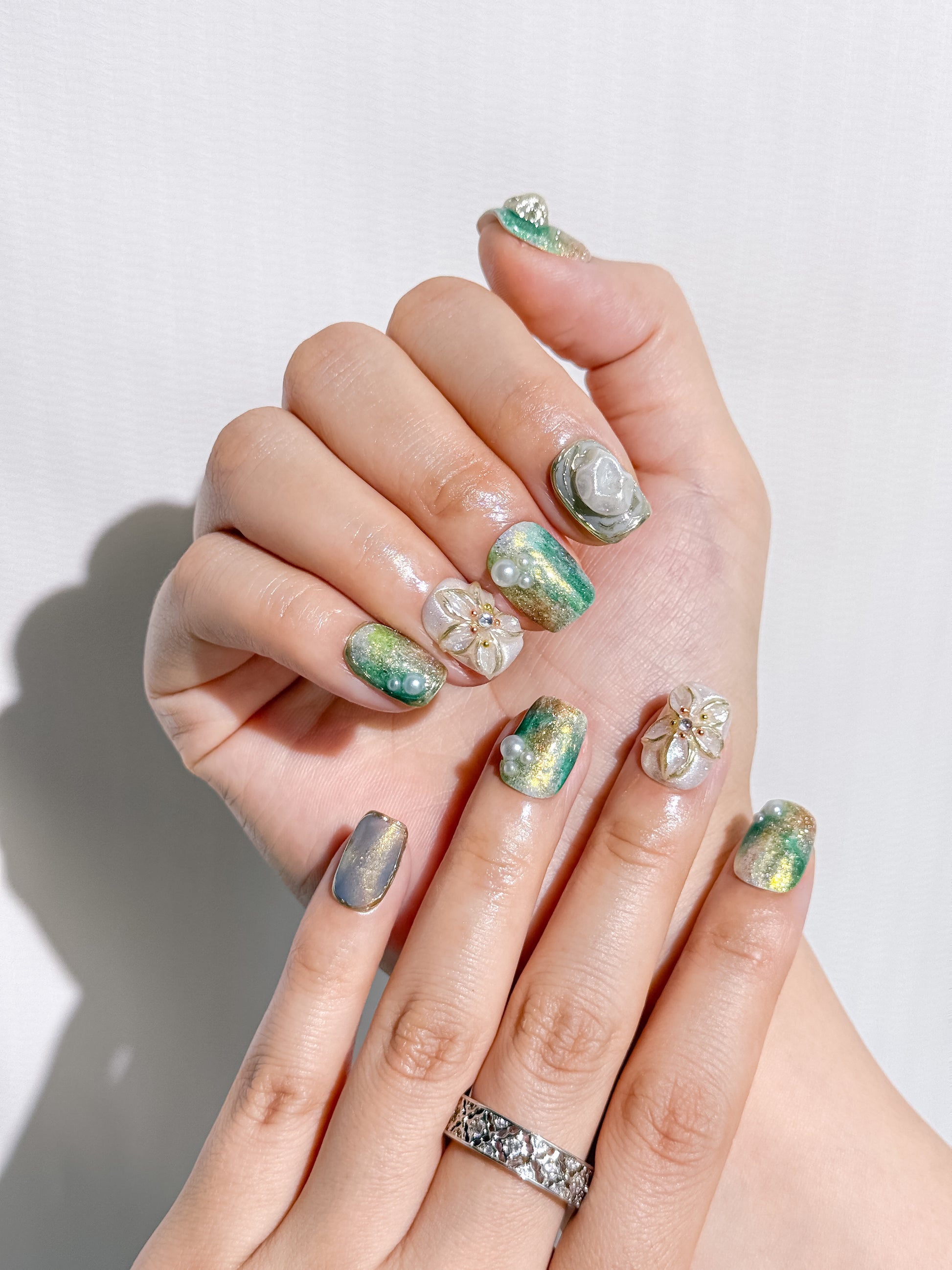 Golden Glaze Press-On Nägel – Glänzender Swirl Look