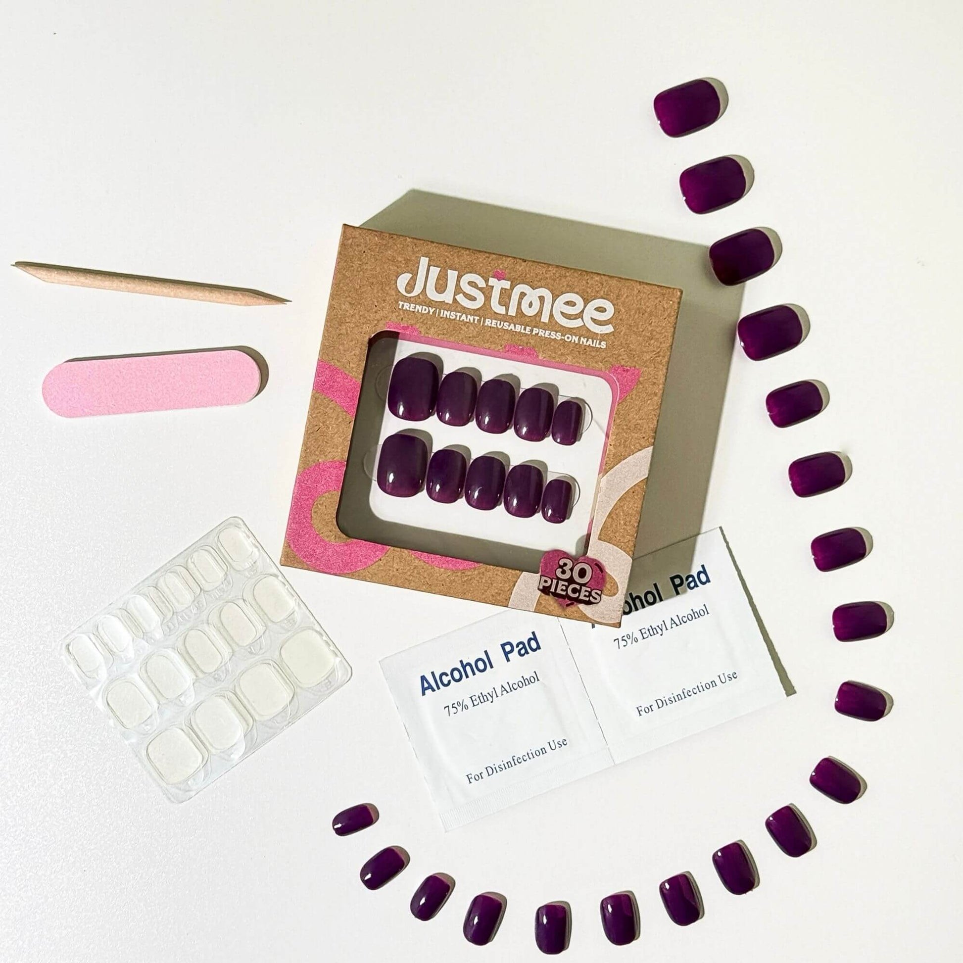 Komplettes DIY-Maniküre-Set mit 30 dunkelvioletten Nägeln und Zubehör.